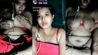 Saudari Tua Pamer Tubuh Telanjang Di Video Call Panas Dengan Kekasih Hindi