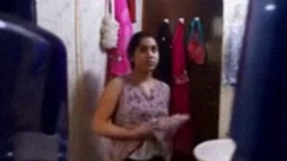 Video Tersembunyi Rekaman Desi Bhabhi Mandi
