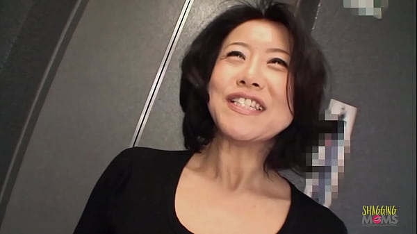 Wanita Asia Matang Tak Sabar Untuk Memuaskan Lubang Basahnya Dengan Semua Mainan Seks