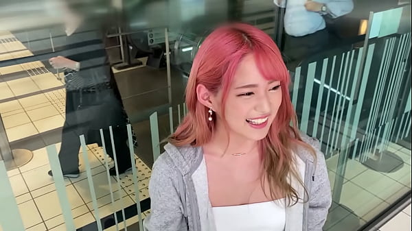 Gadis Pramuniaga Toko Pakaian Yang Super Hot Dan Seksi, Goyangan Bokongnya Bikin Gagal Fokus