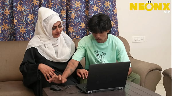 Gadis Berhijab Ketahuan Stepbrother Lagi Asyik Main Jari
