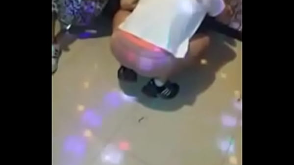 노래방에서 팬티 벗고 음란한 춤 – 한국야동 – 딸자닷컴