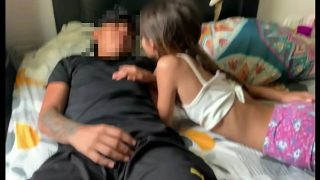 Kakak Tiri Gatal Menggoda Adik Tirinya Saat Orang Tua Pergi – Kisah Panas Mereka Berdua