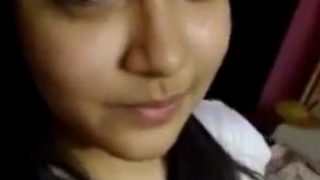 Gadis India Telanjang Diri Dengan Pamer Payudara Menggoda