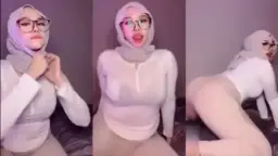 Hijab Goyang Gila, Pantat Ngebut Bikin Makin Liar