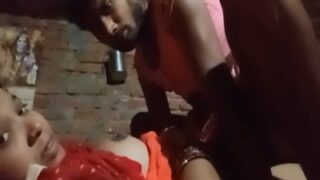 Pria Nikmati Pengalaman Seks Desa Pertama Dengan Istri Temannya