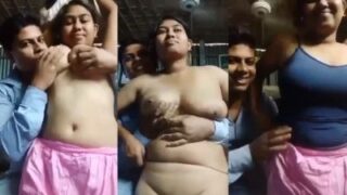 Seorang Mesum Menggila Dengan Pacar Kuliahnya Yang Montok Dalam Adegan Panas Ala India