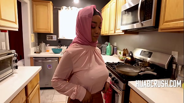 Goyangan Lily Starfire Si Hijab Montok Bikin Mampus, Jagoan Banget Nunggangin