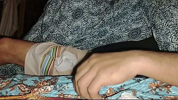 Malam Ini Mama Tiri Bikin Aku Enak Banget, Aku Masukin Dua Jari Ke Memeknya Sampai Airnya Keluar Deras.