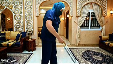 Baju Kerja Kebaya Lusuh, Mbak Pembantu Jilbab Disuruh Ngencingin Kontol Bos, Telan Habis Semua.