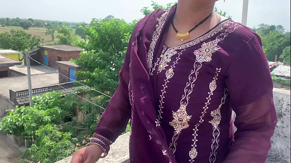 Bhojpuri Desi Bhabhi Kas Ke Apni Chut Aur Badan Ka Maza Diya, Hindi Audio Mein Suno.