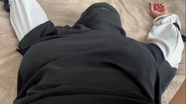 Pembantu Arab Bikin Kliennya Tegang Lihat Memek Sempit Dan Tetek Gede Yang Bikin Ngiler.