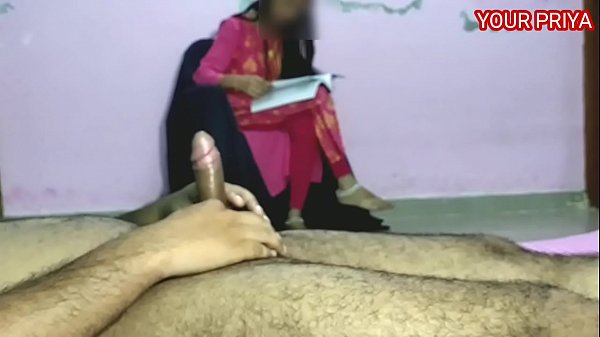 प्रिया को चोदने से पहले मनाया, फिर गांड तोड़कर रख दी।