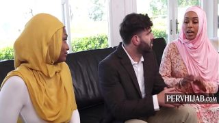 Ibu Tiri Berkerudung Memaksa Putri Tirinya Hamil, Biar Ayah Tirinya Yang Menghamili