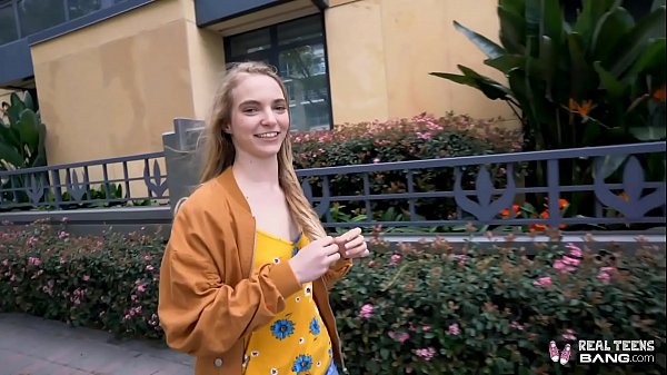 Remaja Asli – Gadis Rusia Mungil Diterjang Hingga Rekah
