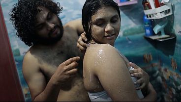 Cewek India Mandi Air Panas, Adik Tiri, Romansa Basah Kuyup.