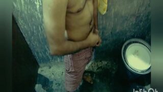 Bhabhi Ngintip Adik Ipar Lagi Colmek Di Kamar Mandi, Langsung Gregetan Pengen Ikutan.
