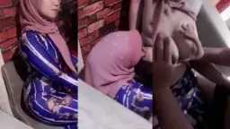 Jilbab Hot Digoyang Lidah Buas Demi Bos Bejat