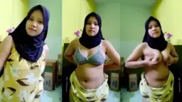Ukhti Bikin Video Panas Remes-remes Tetek Sampe Basah Kuyup