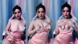Vanya Ngremas-remas Gundukan Kembarnya Yang Mulus Banget, Bikin Pengen Gigit.