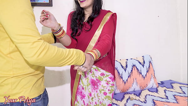 Desi Bhabhi Dikha Rahi Hai Gand Ka Maza, Pehle Deep Blowjob Fir Hard Anal Chudai. Hindi Sex Video.