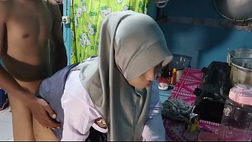 Ngentot Adik Ipar Sambil Meremas-remas Susunya Yang Montok