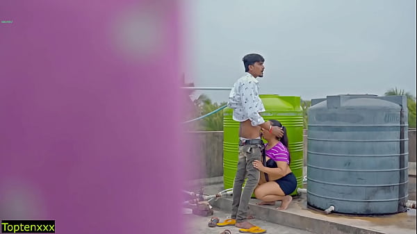 Ngentot Panas Di Atas Atap! Jangan Keluarin Di Dalam, Sayang.