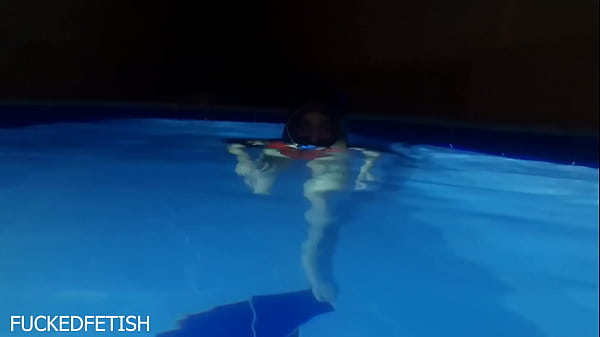 Helen Star Pake Bikini Seksi, Topeng Malam Nyetir, Di Kolam Bikin Greget