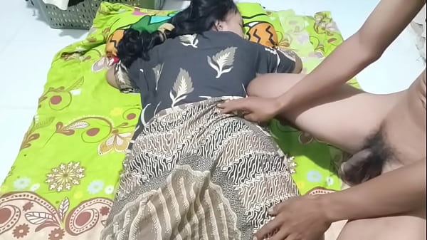 Ngentot Sama Bu Ratna, Istri Sepi Yang Haus Sentuhan.