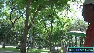 Gadis Thai Mungil Dijemput Pakai Tuk Tuk, Langsung Digenjot Habis-habisan.