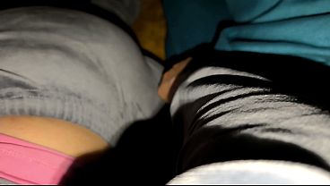 Ngentot Istri Tetangga Sambil Suaminya Nonton, Kontol Besar Mainin Memek Basah, Nafsu Bejat Bikin Crot