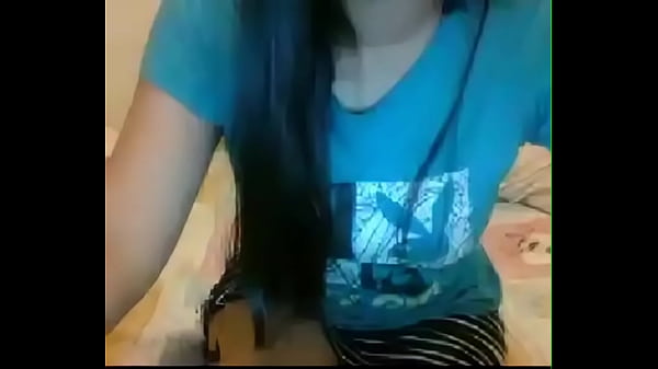 Goyangin Tubuh Montok Di Camfrog, Bikin Ngiler!