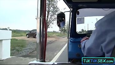Ibu-ibu Thailand Amatir Dicegat Di Jalan, Terus Digeboyong Buat Main Di Mobil.