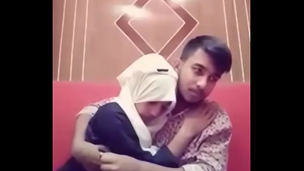 Bibir Nempel Basah, Pasangan Desi Crot Di Hotel.