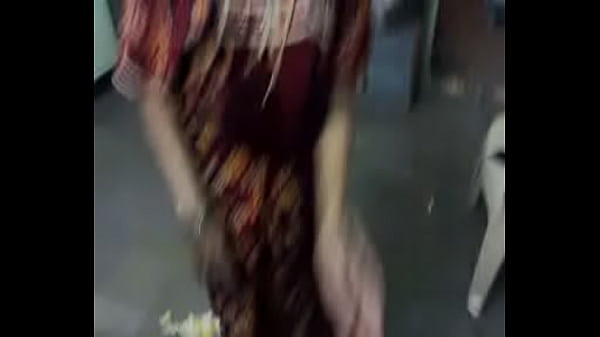 Ibu-ibu India Nakal Minta Digebuki