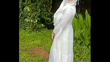 Ngejok Pantat Hijab Gue Di Luar, Bikin Panas Lihat