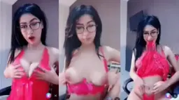 Awcece Pakai Lingerie Merah, Bikin Liur Netes Liatnya