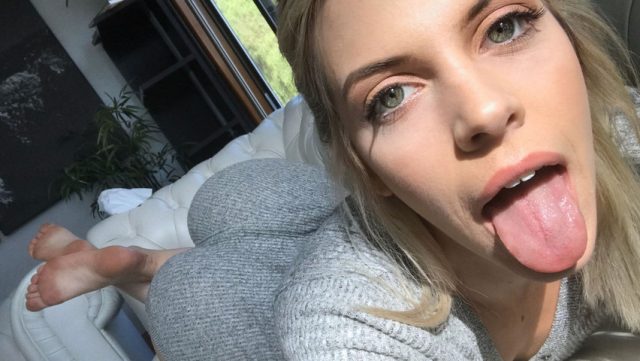 Blonde Abg Ngewe Di Sofa, Tapi Asli Amatir Banget