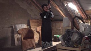 Capri Lmonde, Istri Manis Yang Siap Melayani Suami Sepenuh Hati Dengan Tubuh Basah Kuyup Dan Desahan Mesra.