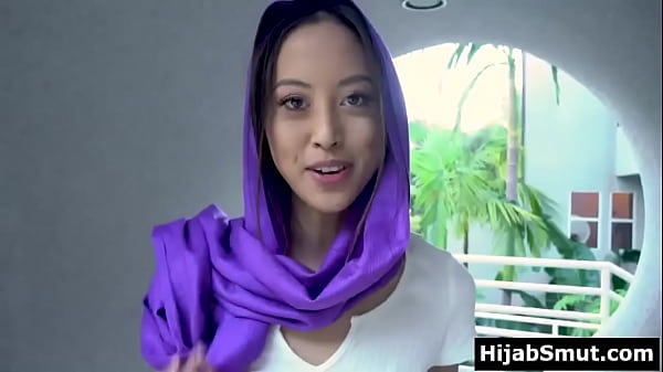 Gadis Remaja Muslim Horny Nggak Bisa Berhenti Mikirin Ngentot.