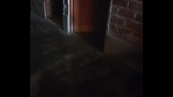 Ibu Muda Single Biarin Gue Masuk Rumahnya Karena Duit, Pelan-pelan Dia Buka Pintu Sambil Pamer Tubuh Seksi.