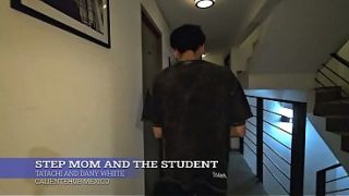 Ibu Tiri Lagi Ngajarin Murid Panas, Sampai Basah Keringetan.