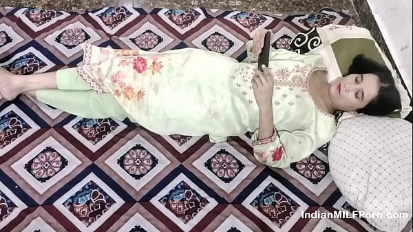 Cewek India Nonton Bokep Di Hape, Langsung Digenjot Sama Kakak Tiri – Suara Hindi