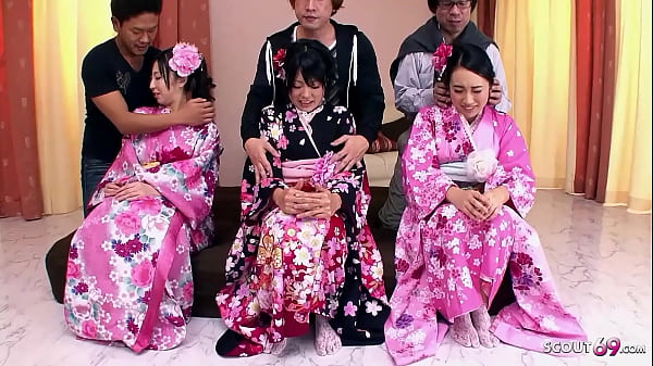 Ngerjain Bertiga Sama Cewek Jav Muda Berbulu Lebat, Pesta Ngewe Langka Ala Jepang