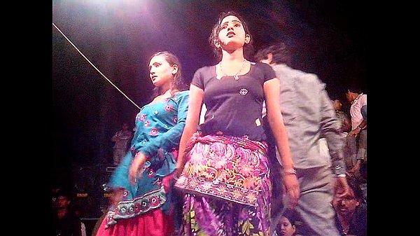 Tarian Desi Bikin Crot, Goyangannya Bikin Makin Tegang.