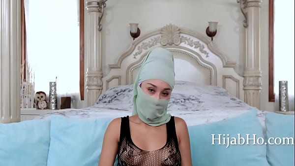 Ibu Tiri Berhijab Bikin Tenang – Cali Lee, Bikin Hati Goyang