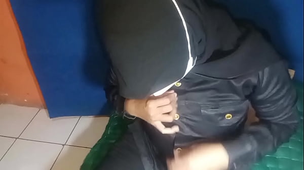 Satpam Cewek Sange Bejat Colmek Sendiri Sampe Muncrat Deras