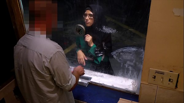 Arab Ngenes Ngen*****in – Cewek Arab Nekat Nge*** Demi Duit Di Motel Misterius