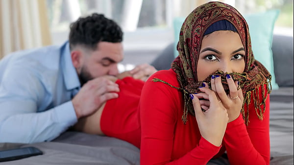 Kakak Tiri Mau Ngajarin Adik Hijabnya Soal Ranjang Sebelum Nikah – Hijablust