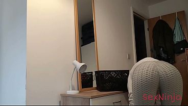 Sengaja Pamer Kontol Tegang Ke Ibu Tiri Biar Dia Ngiler.